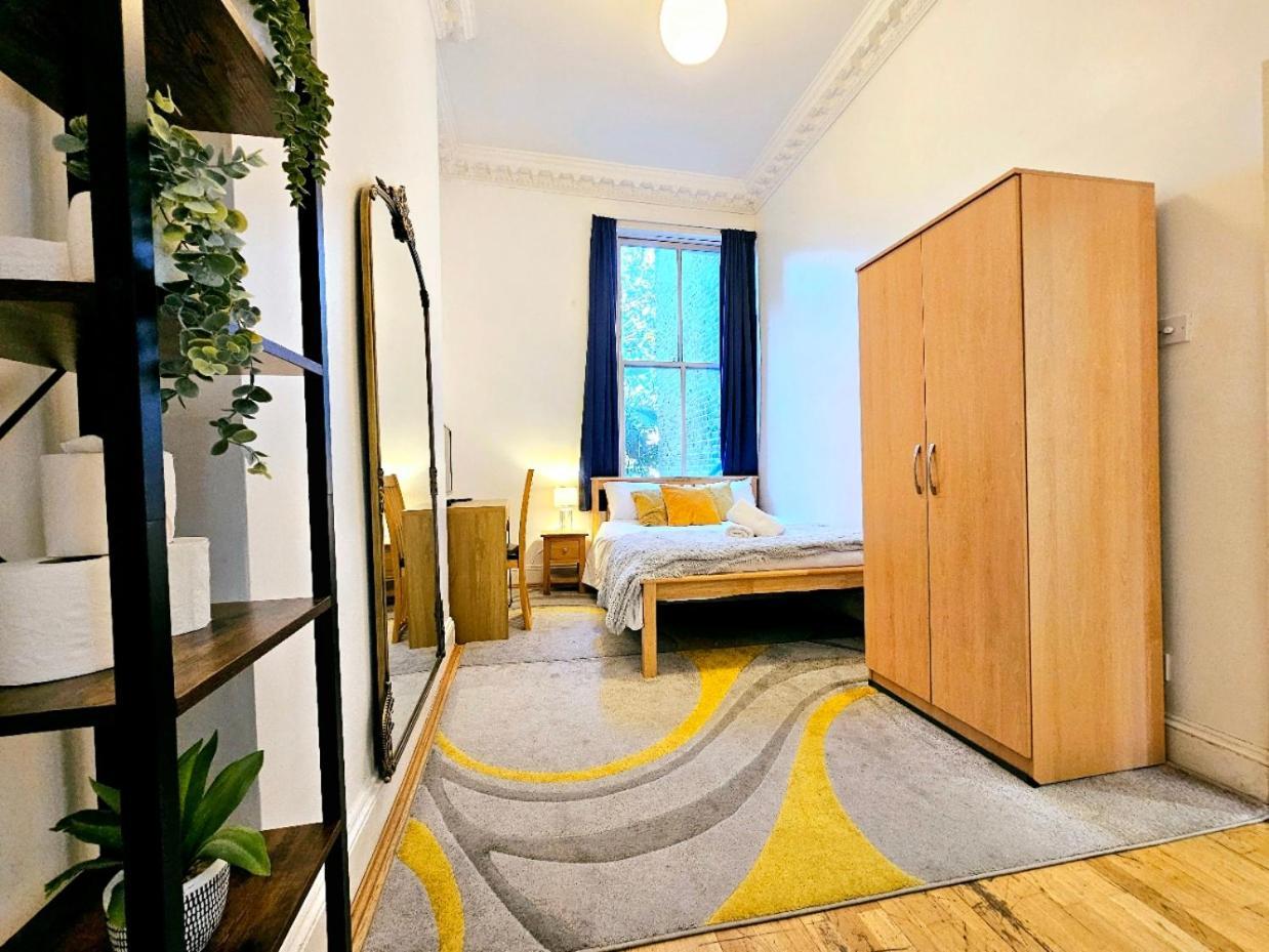Charming Home With Private Balcony, On 1St Floor, With 2 Bathrooms, 3 Min Walk To Earl'S Court Station London Kültér fotó